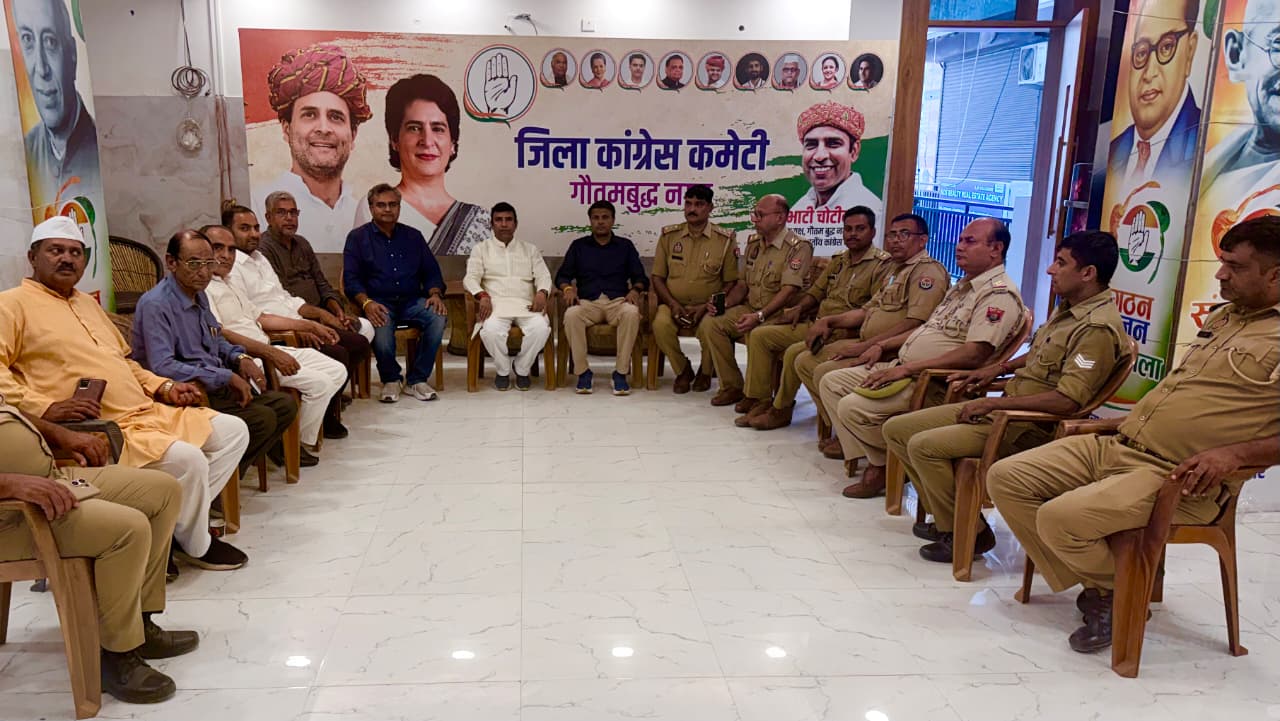 गौतमबुद्ध नगर जिला कांग्रेस कार्यालय पर पुलिस का पहरा, दिल्ली जाने से रोके गए कांग्रेस पदाधिकारी, सरकार पर लगाए तानाशाही के आरोप।