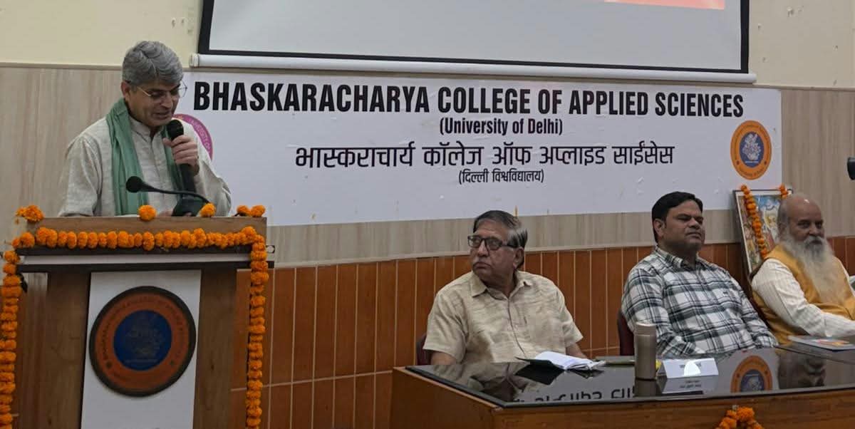 वाल्मीकि जयंती पर ‘राष्ट्र साधना के सौ वर्ष’ काव्य गोष्ठी का आयोजन! कवियों ने अपनी रचनाओं से जगाई राष्ट्रभक्ति की अलख |